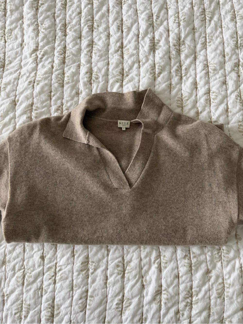 KULE Women's Taupe V‑Neck Collared Sweater